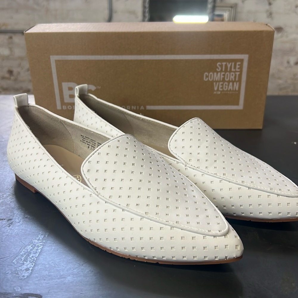 NEW BC Footwear white flat NIB NWT